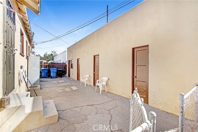 10940 Oxnard Street photo 5
