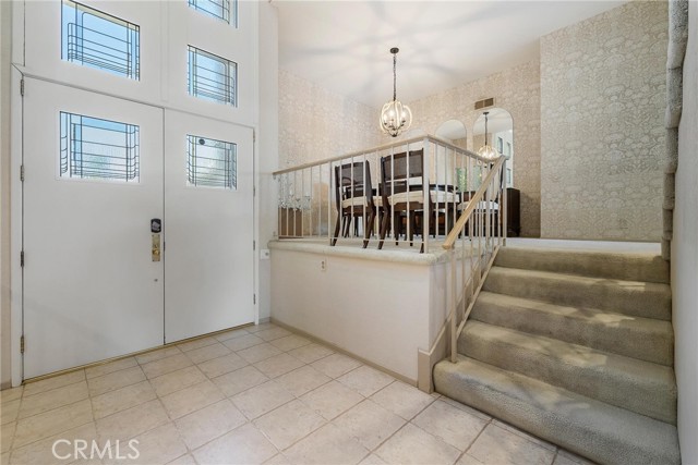 4566 Ellenita Avenue photo 5