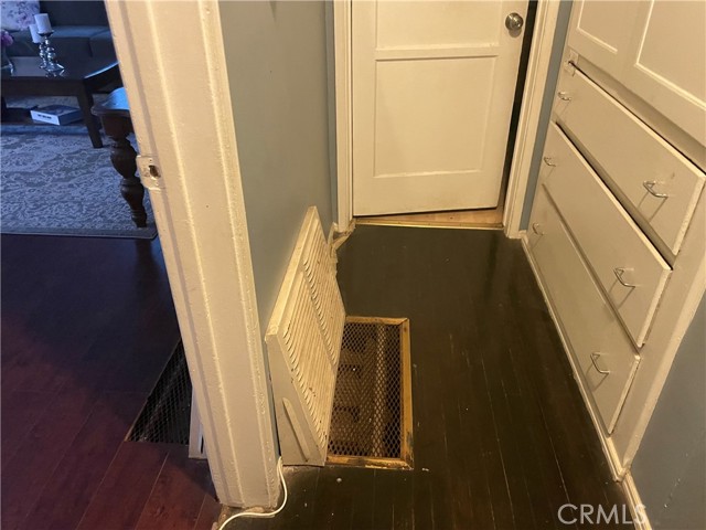 14823 Cohasset Street photo 4
