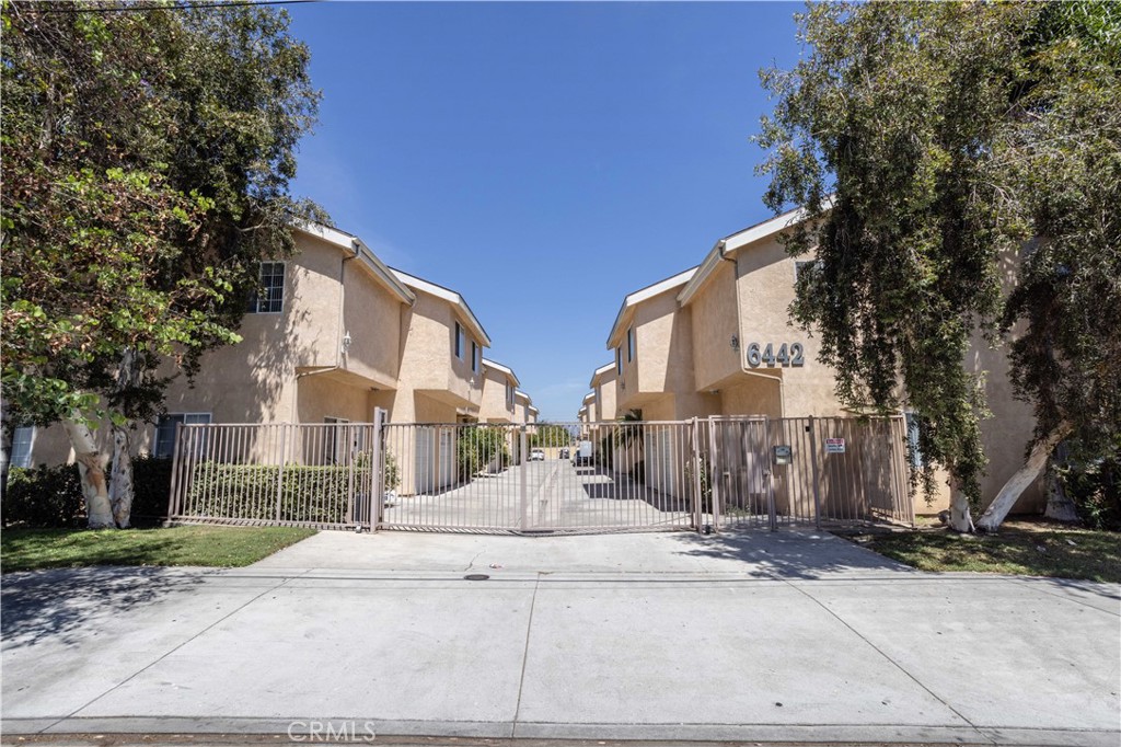 6442 Vineland Avenue 12, North Hollywood, CA 91606