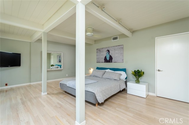 2d05b938 1a3b 48a3 B240 6e1af8b40d06