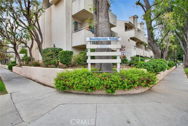 Detail Gallery Image 1 of 1 For 19400 Wyandotte St #10,  Reseda,  CA 91335 - 3 Beds | 2 Baths
