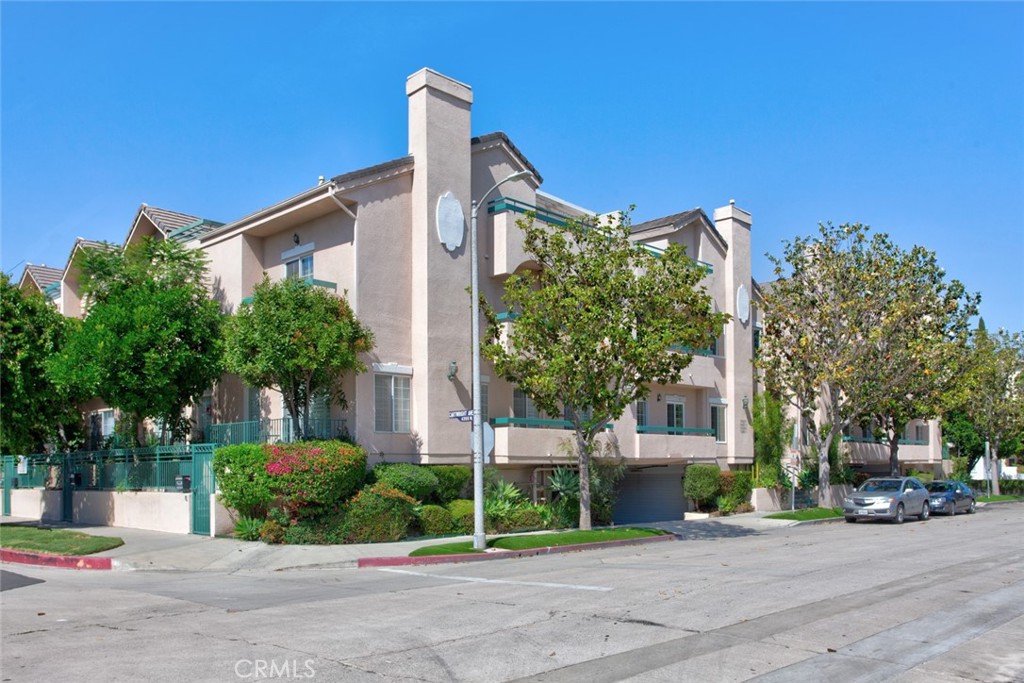 10659 Bloomfield Street, Toluca Lake, CA 91602