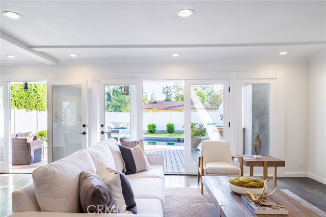 13614 Addison Street photo 8