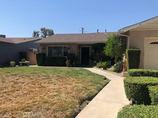23934 Archwood Street West Hills, California Fantastic opportunity to live in one of the best neighborhoods in West Hills! Come see this pool home with 3 bedrooms and 2 bathrooms. House has upgraded kitchen and hardwood floors.