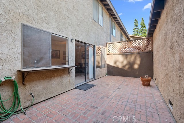 20516 Roscoe Boulevard, B photo 4