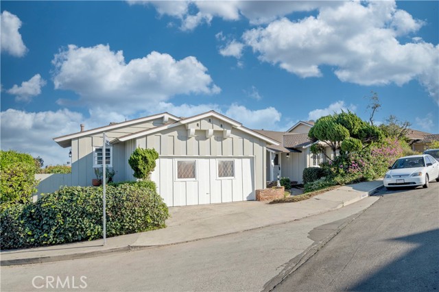 Detail Gallery Image 1 of 1 For 4040 Mantova Dr, Los Angeles,  CA 90008 - 2 Beds | 2 Baths