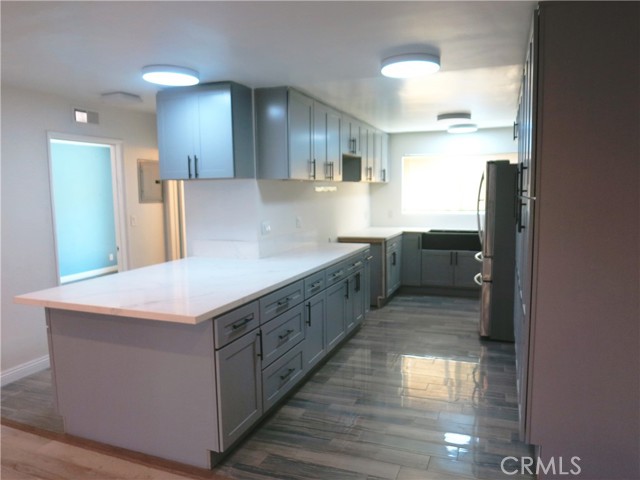6000 Coldwater Canyon Boulevard, 11 photo 3