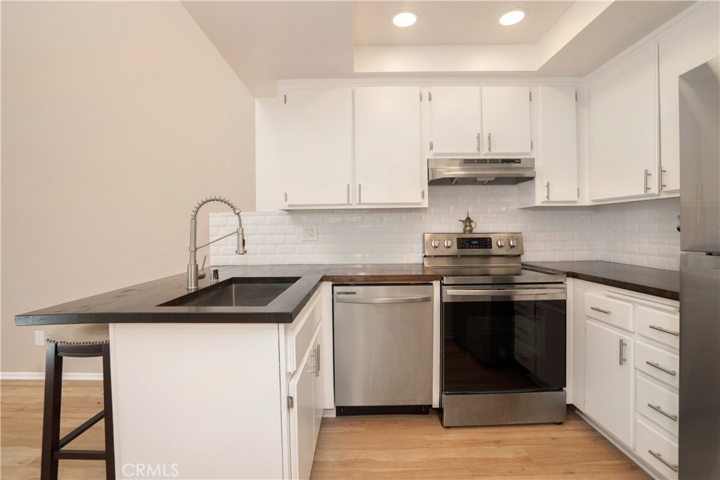 200 Oakleaf Drive 206, Thousand Oaks, CA 91360