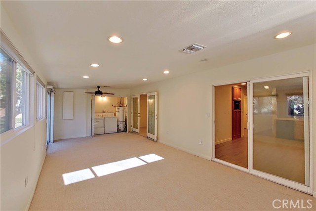 Enclosed back bonus room with washer/dryer