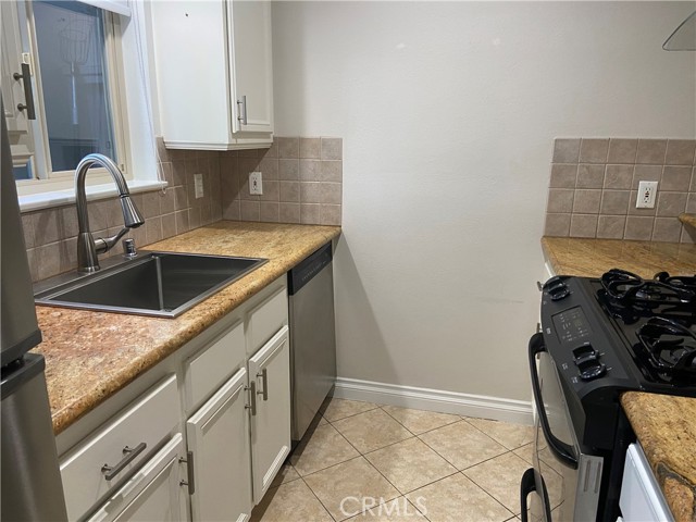 22103 Oxnard Street photo 5
