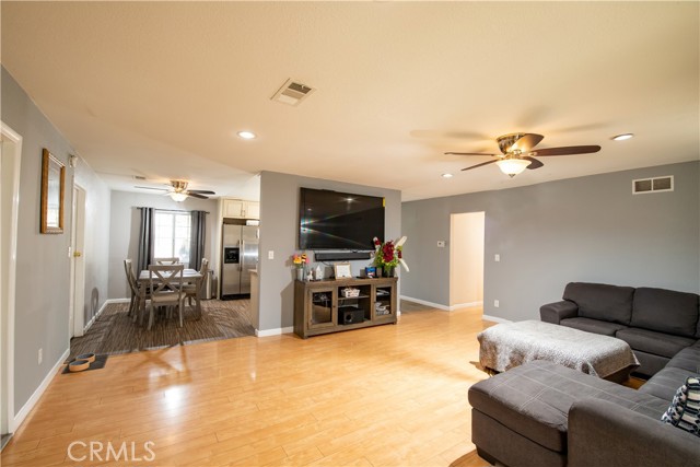 13619 Shablow Avenue photo 4