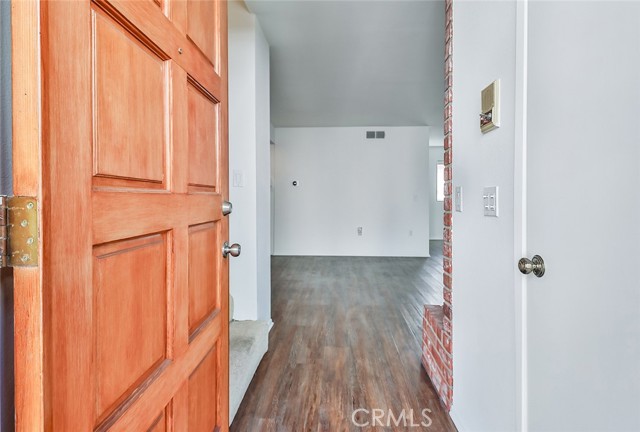 19442 Wyandotte Street, 14 photo 3
