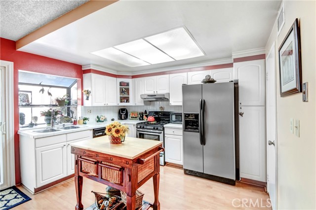 9749 Reseda Boulevard, 19 photo 6