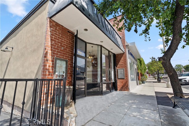 9925 Commerce Avenue photo 1