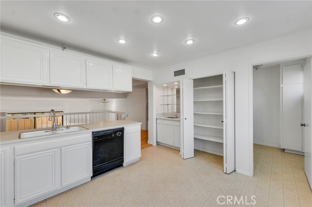 18415 Collins Street, K photo 5