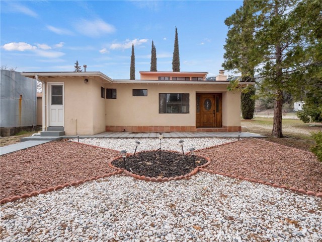 guest house was built in the 80's.  one bedroom , with loft and jacuzzi tub room . stackable washer and dryer closet.