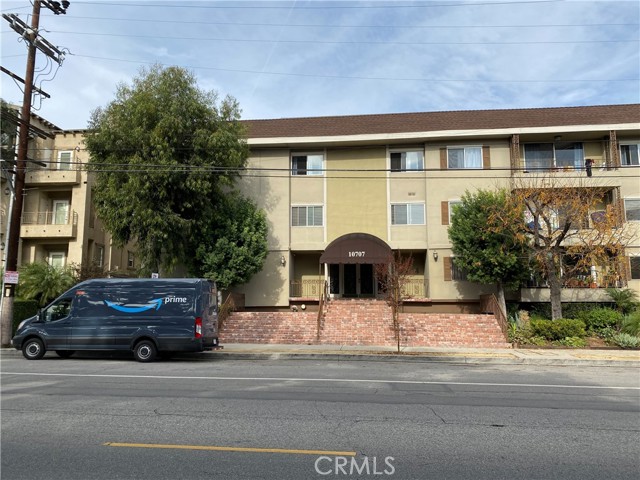 Detail Gallery Image 1 of 1 For 10707 Camarillo St #103,  Toluca Lake,  CA 91602 - 1 Beds | 1 Baths