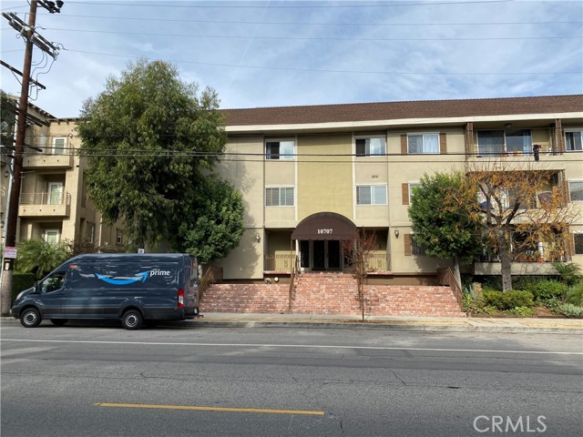 Detail Gallery Image 1 of 1 For 10707 Camarillo St #103,  Toluca Lake,  CA 91602 - 1 Beds | 1 Baths