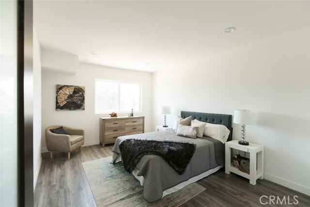 14827 Victory Boulevard photo 7