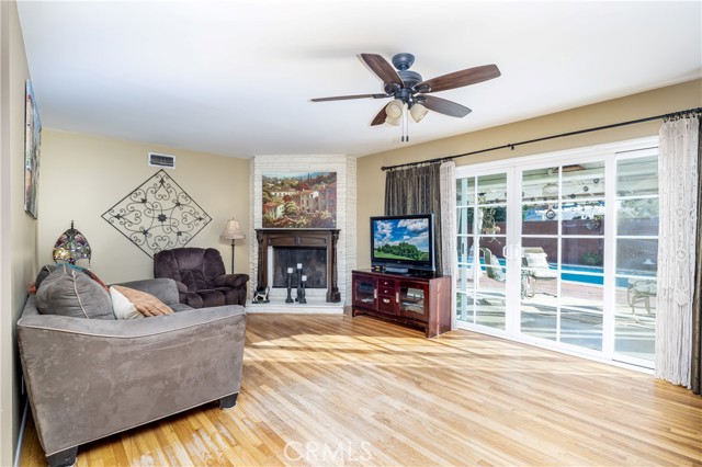 20746 Strathern Street photo 5