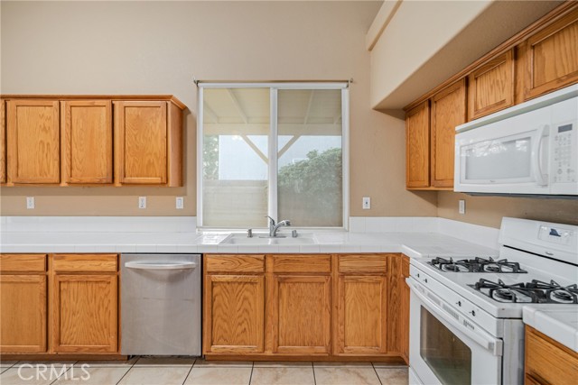 Detail Gallery Image 10 of 36 For 4262 Serene Ave, Lancaster,  CA 93536 - 4 Beds | 2 Baths