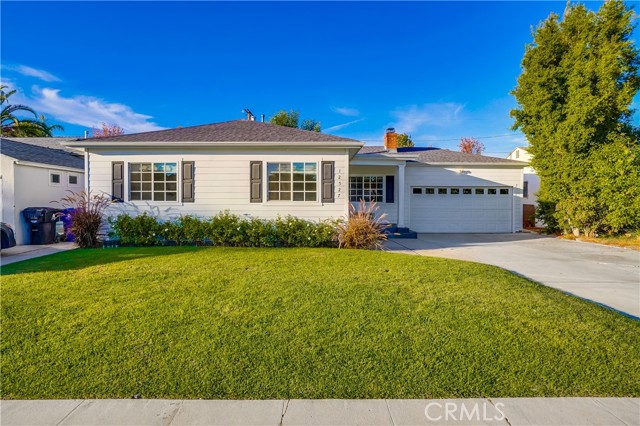 Detail Gallery Image 1 of 1 For 12527 Emelita St, Valley Village,  CA 91607 - 4 Beds | 4 Baths