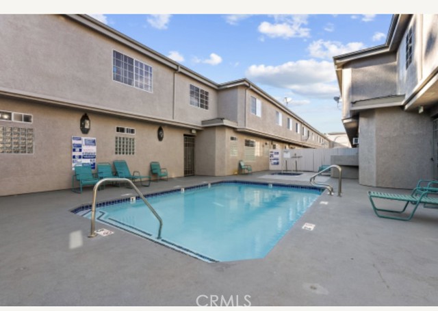 18347 Saticoy Street, 4 photo 7