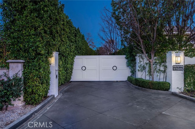 Photo of 4848 Encino Avenue, Encino, CA 91316