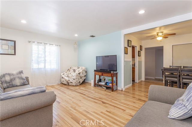 22057 Cohasset Street photo 2
