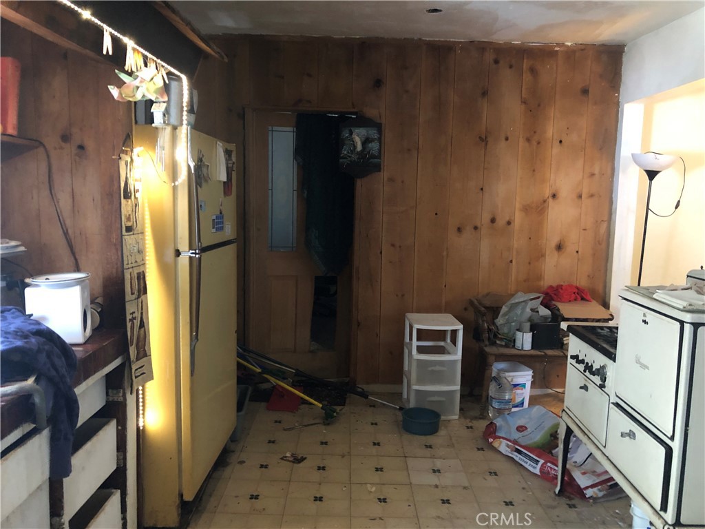 https://media.crmls.org/mediascn/39ff65db-5ec2-4493-8449-08dbb176175a.jpg?preset=X-Large