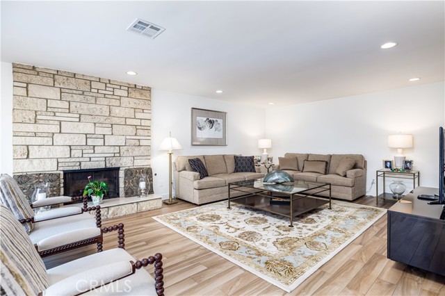 17300 Citronia Street photo 6