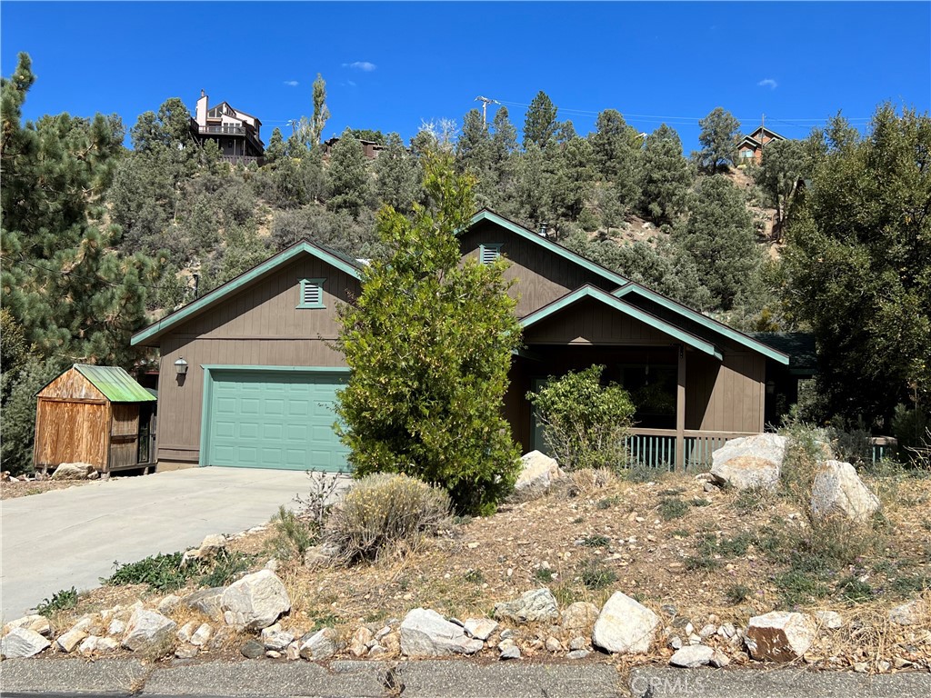 2048 Woodland Drive, Pine Mountain Club, CA 93225