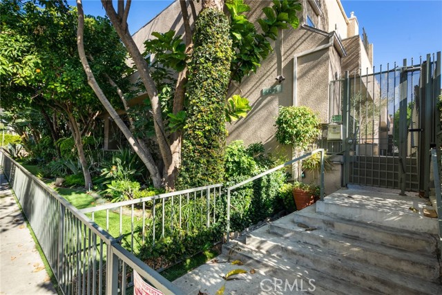 1154 Sycamore Avenue, Hollywood, California 90038, 2 Bedrooms Bedrooms, ,3 BathroomsBathrooms,Residential Purchase,For Sale,Sycamore,SR21264665