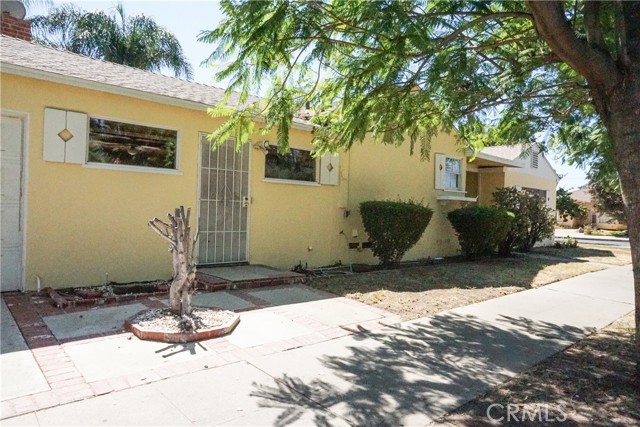 6742 Jellico Avenue photo 2