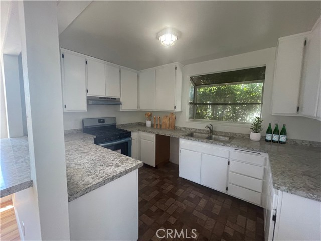 9332 Van Nuys Boulevard, 70 photo 7