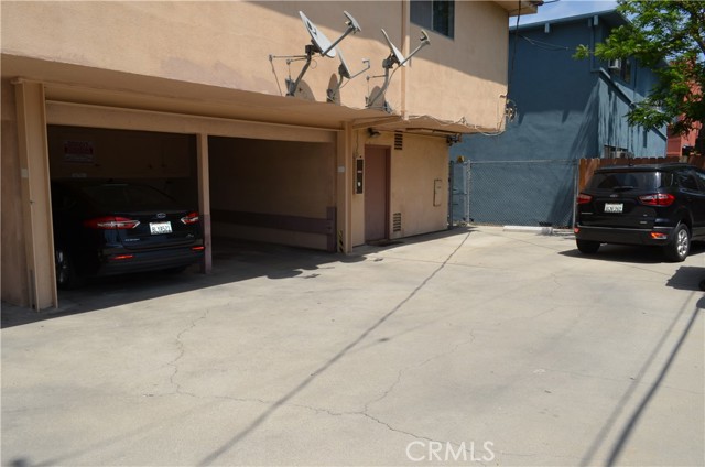 13000 Moorpark Street photo 3