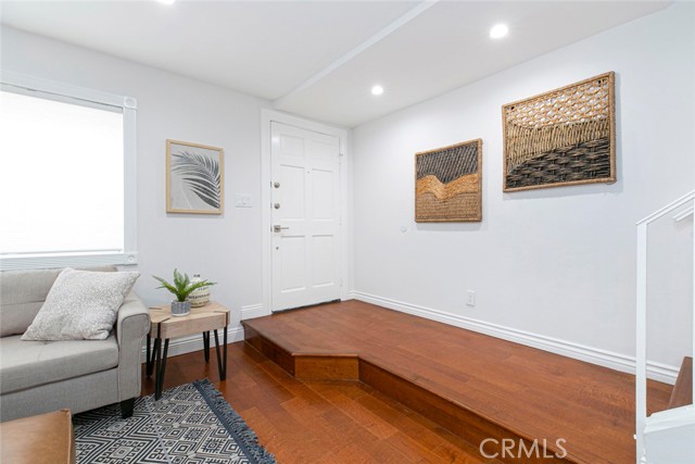 15216 Magnolia Boulevard, 8 photo 2