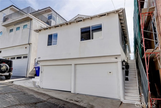 Back Side Entry to 1 BedRm Rental up stairs