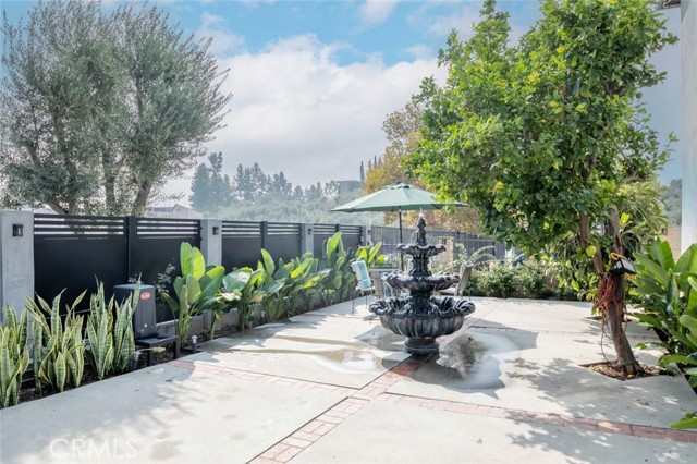 1717 North Berendo Street, 1/2 photo 3