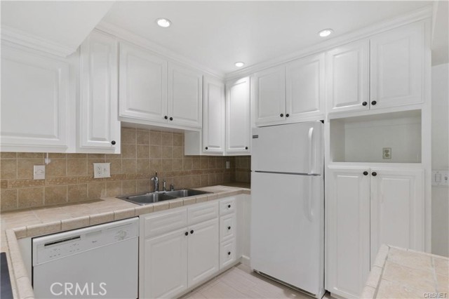 Detail Gallery Image 6 of 12 For 23401 Park Sorrento #51,  Calabasas,  CA 91302 - 2 Beds | 2 Baths