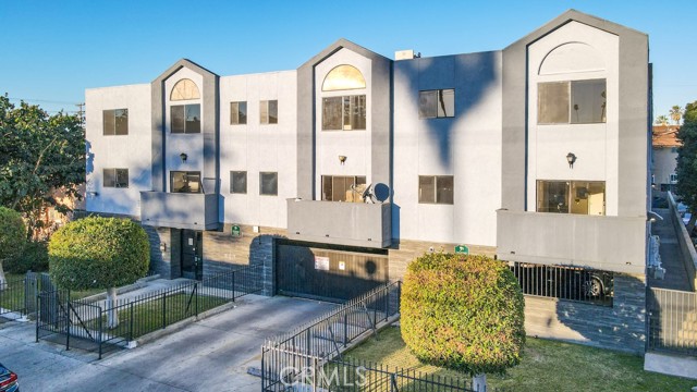 619 N Kingsley Drive Los Angeles, California This 1987 construction is on the market for the first time since it was purchased from the builder in 1989! All 16 units are two level, townhome-style spaces, boasting at least two bedrooms and two baths, some with an additional bedroom, loft or den. Several units have been remodeled with new granite counters, new flooring and new appliances. Community amenities include gated entry, ample reserved gated parking, twenty-four hour surveillance cameras and onsite laundry facilities. With four units being delivered vacant, there is opportunity to add significant rent upside immediately. The property is centrally located in a prime location near DTLA, Larchmont District, Paramount Pictures, Korea Town, Hollywood and Little Armenia offering nearby entertainment, shopping, restaurants and local transportation.