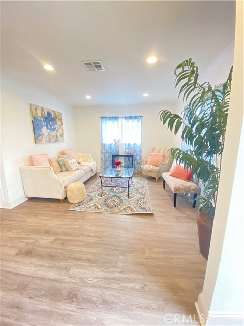 13378 Louvre Street photo 4