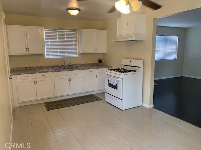 16255 Parthenia Street photo 6