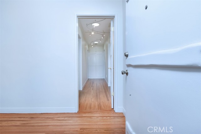 5745 Norwich Avenue photo 7