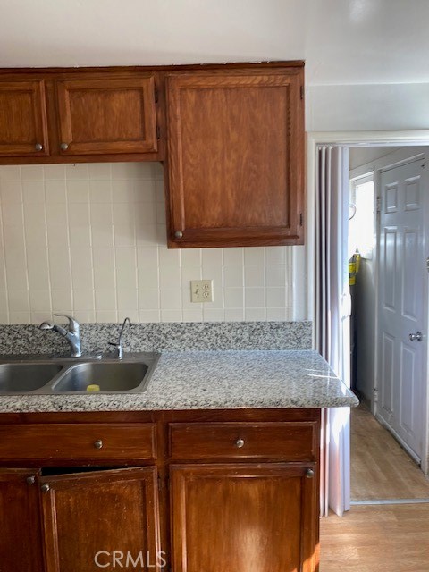 1134 Irving Avenue photo 3