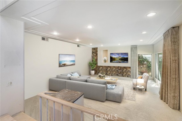 4566 Ellenita Avenue photo 6