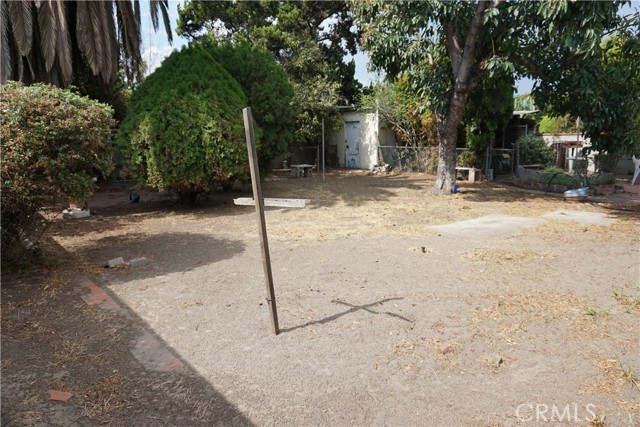 6041 Vantage Avenue photo 3