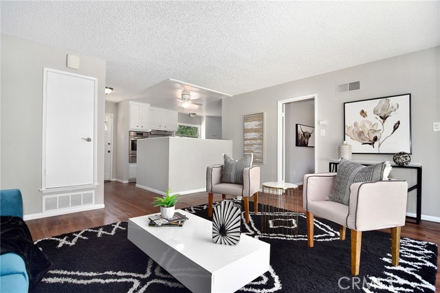 20531 Clark Street photo 2