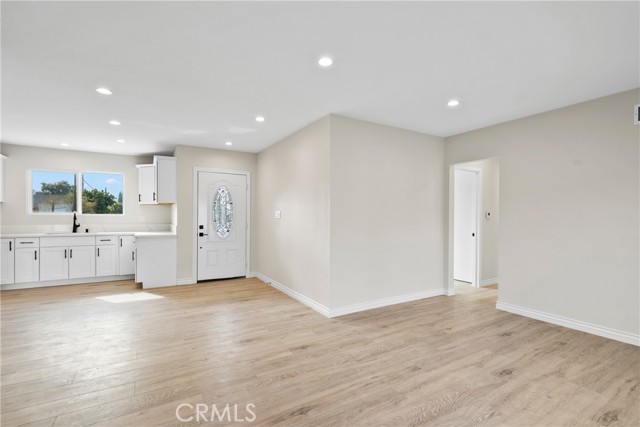9436 Hayvenhurst Avenue, North Hills (los Angeles), CA, 91343 9436 Hayvenhurst Avenue, North Hills (los Angeles), CA, 91343